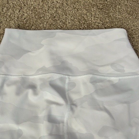 Alo Yoga Grey Camo High Waist Pattern Legging, worn a few times - Picture 5 of 6